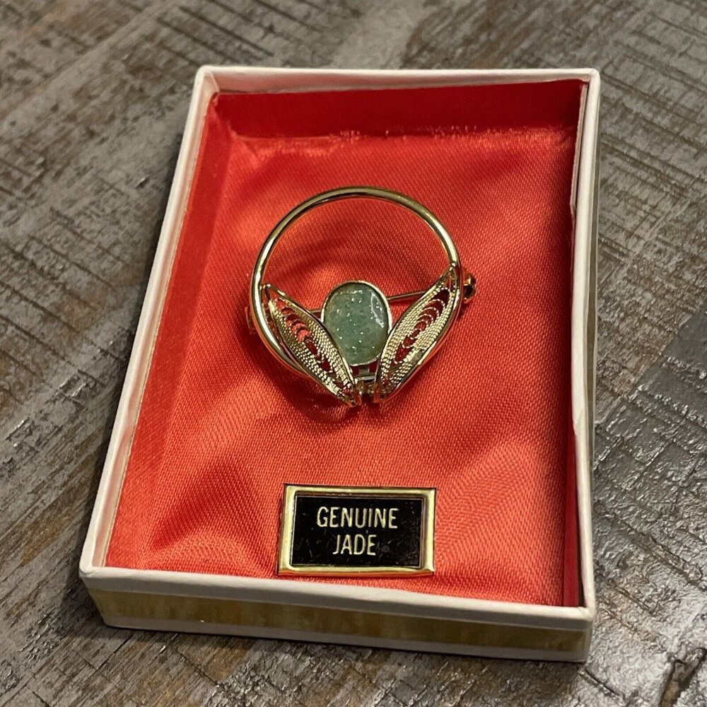 Vintage Gold Tone Genuine Jade Cabochon Filigree Leaves‎ Round Brooch Pin In Box